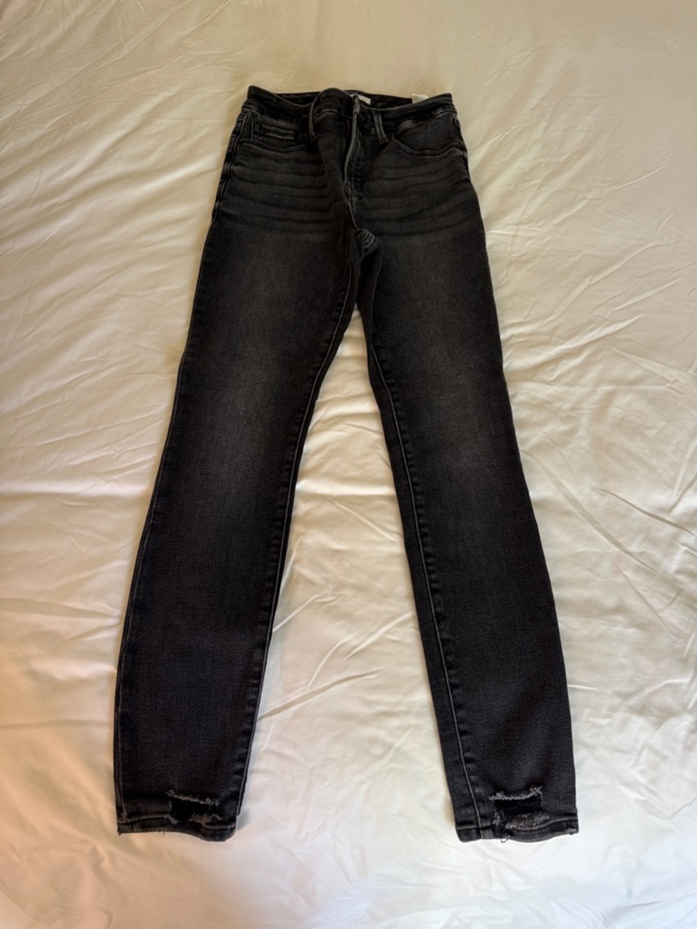Good American Black Skinny High-Rise Jeans with Distressed Hem size 26